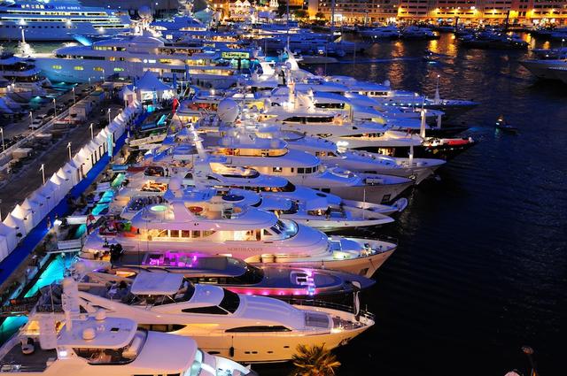 Regarder les yachts  Regarder les yachts